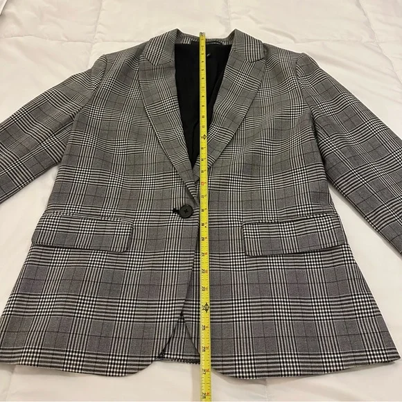 Amanda & Chelsea Gray Plaid Blazer - Picture 9 of 10